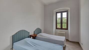 3 habitaciones, tabla de planchar con plancha y wifi gratis