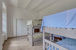 3 sovrum, strykjärn/strykbräda, gratis wi-fi och sängkläder