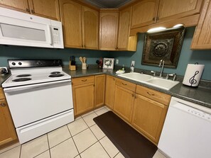 Fridge, microwave, oven, stovetop - A relaxing Mountain retreat - 15 - 20 minutes to downtown Chattanooga! (Chattanooga)