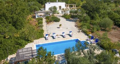 Villa Mandorle Spectacular Location .Breathtaking Views ,Private pool .wi fi