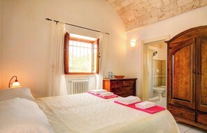 4 عدّة غرف نوم ومكواة/لوح كي وواي فاي وملاءات أ سرّة