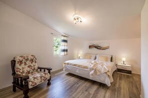 5 habitaciones, tabla de planchar con plancha, wifi y ropa de cama 