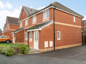 Exterior - Close to the beach this property is a perfect base to relax and explore. (Ulverston)