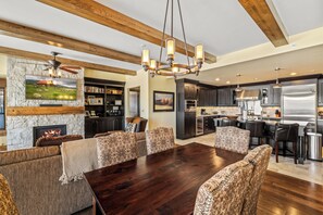 Dining - Edgemont 2507 Luxury On Mountain Condo With Ski-In/Ski-Out Access! (Steamboat Springs)