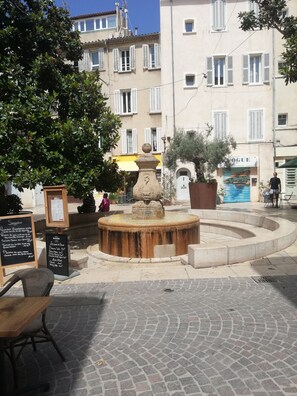 Point of interest - 65 m2 townhouse in the historic pedestrian heart of la ciotat (La ciotat)
