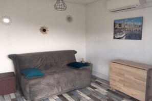 TV - Lovely Studio with balcony and harbour view, air-conditioned (Agde)