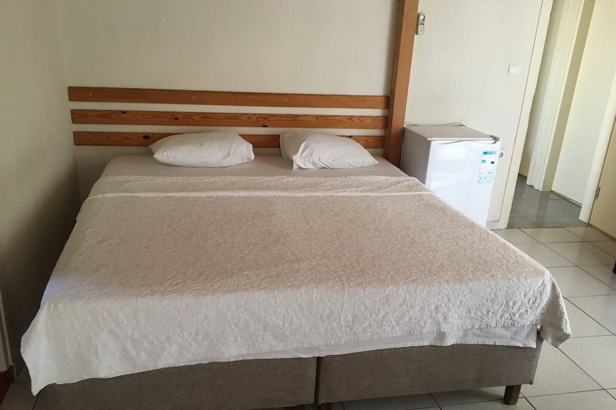 1 bedroom, desk, laptop workspace, free WiFi