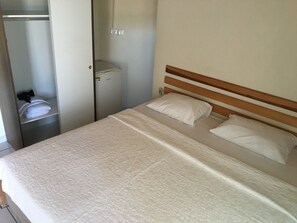 Standard Double Room | Desk, laptop workspace, free WiFi, bed sheets - Zeytin Cicegi Pansiyon (Ezine)