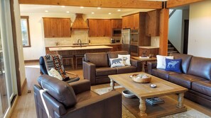 Smart TV, fireplace, Netflix, Hulu