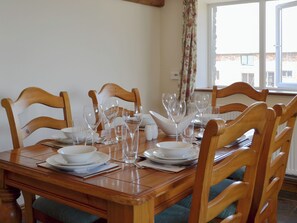 Dining - 3 bedroom accommodation in Lydney (Lydney)