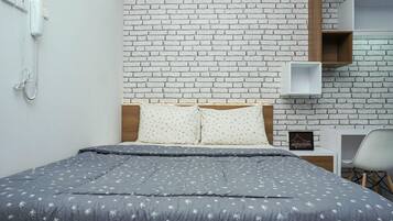 In-room safe, WiFi, bed sheets