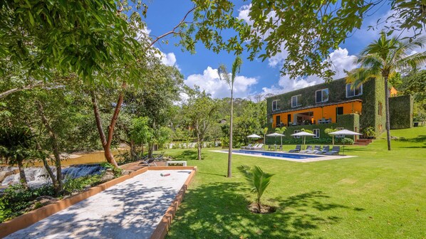 Property grounds - Villa Cascada Luxury Riverfront Retreat, Villa Cascada Riverfront Pickleball Resort (Puerto Vallarta)