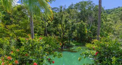 Villa Cascada Luxury Riverfront Retreat, Villa Cascada Riverfront Pickleball Resort