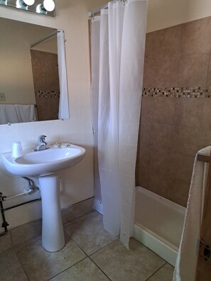 Room, 2 Queen Beds | Bathroom | Towels, soap, shampoo, toilet paper - Lake Aire Motel (Wisconsin Dells)