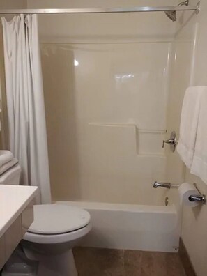 Bathroom - Lake Aire Motel (Wisconsin Dells)
