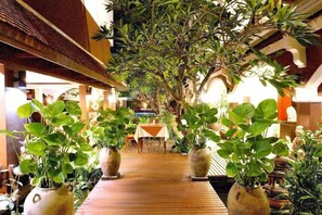 Outdoor dining - Patong Premier Resort (Patong)