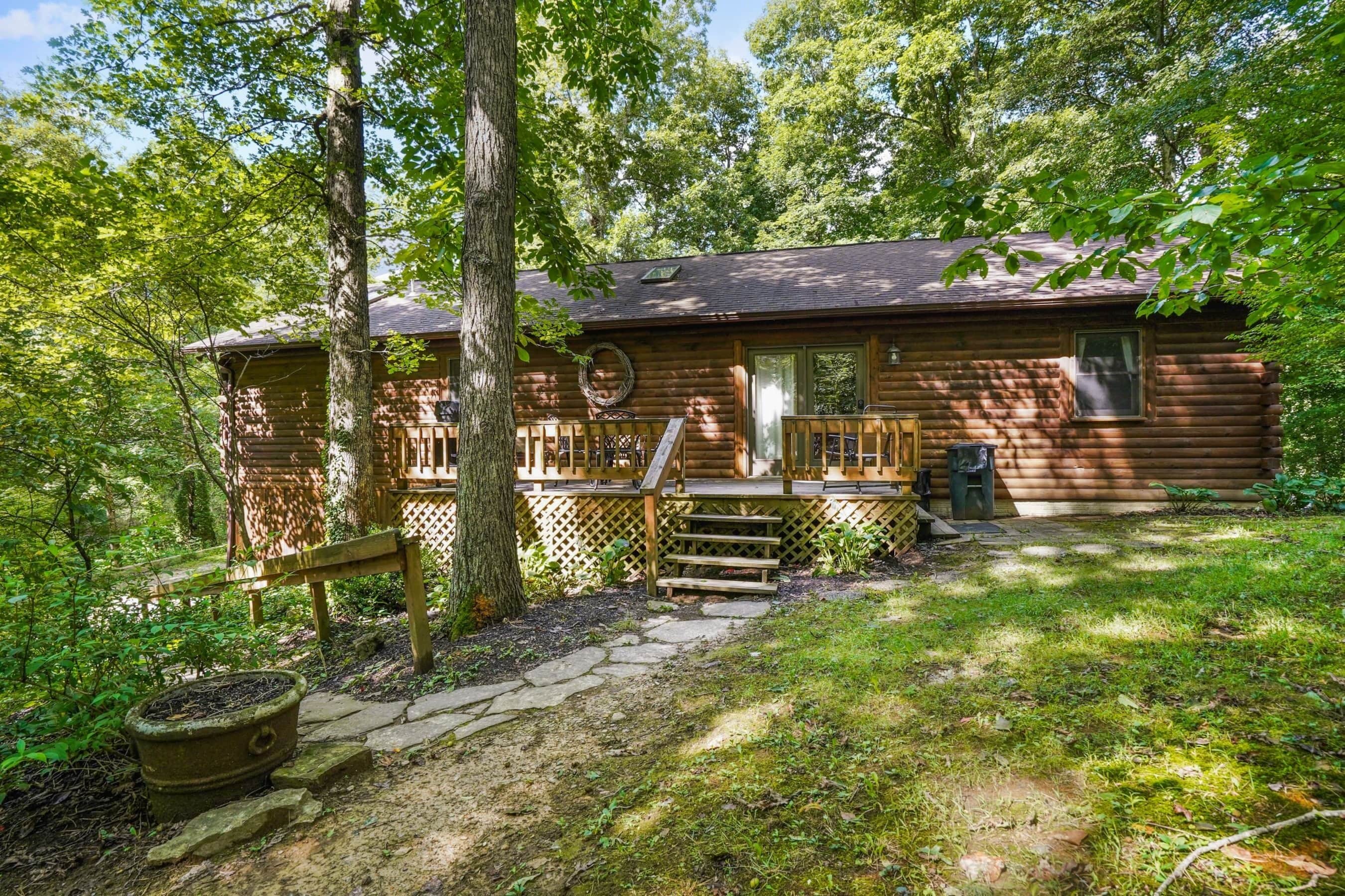 Buckeye Trail, @ Buckeye Trail, Relax in a Rocking Chair or Rollick in a Hot Tub!