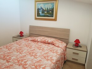 4 bedrooms, iron/ironing board, WiFi