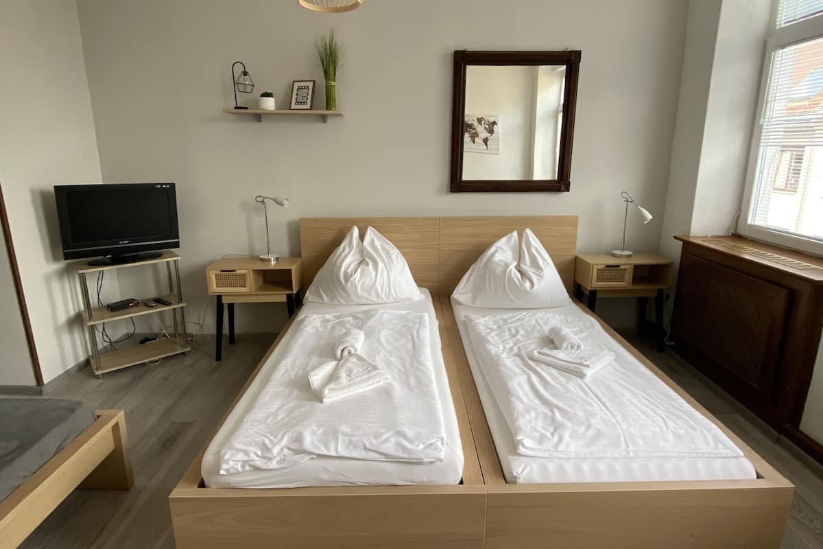 Appartement, 2 slaapkamers (Nr. 2) | Een bureau, een laptopwerkplek, gratis babybedden, gratis wifi