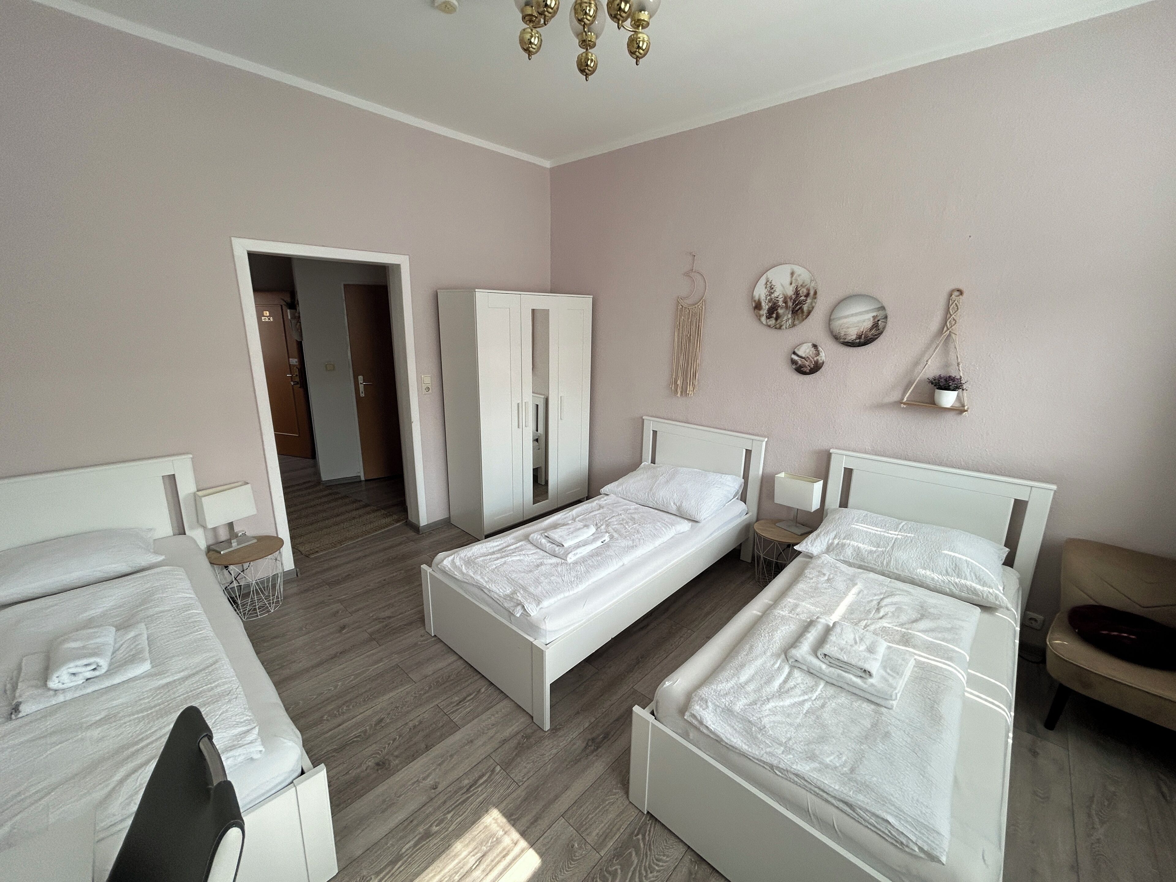 Basic Triple Room, Ensuite (Nr. 1) | Desk, laptop workspace, free cribs/infant beds, free WiFi