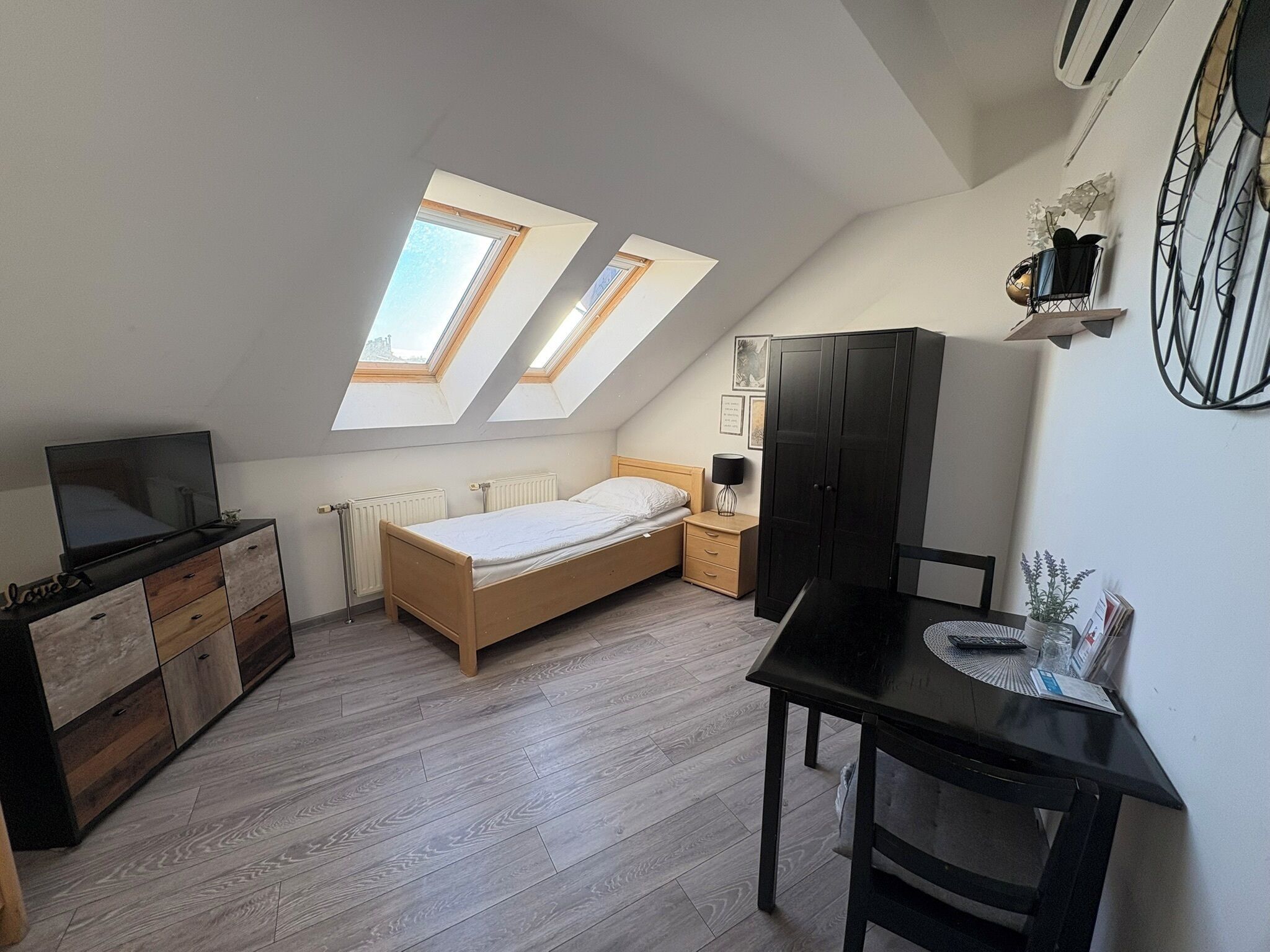 Basic Double Room (Nr. 7) | Desk, laptop workspace, free cribs/infant beds, free WiFi