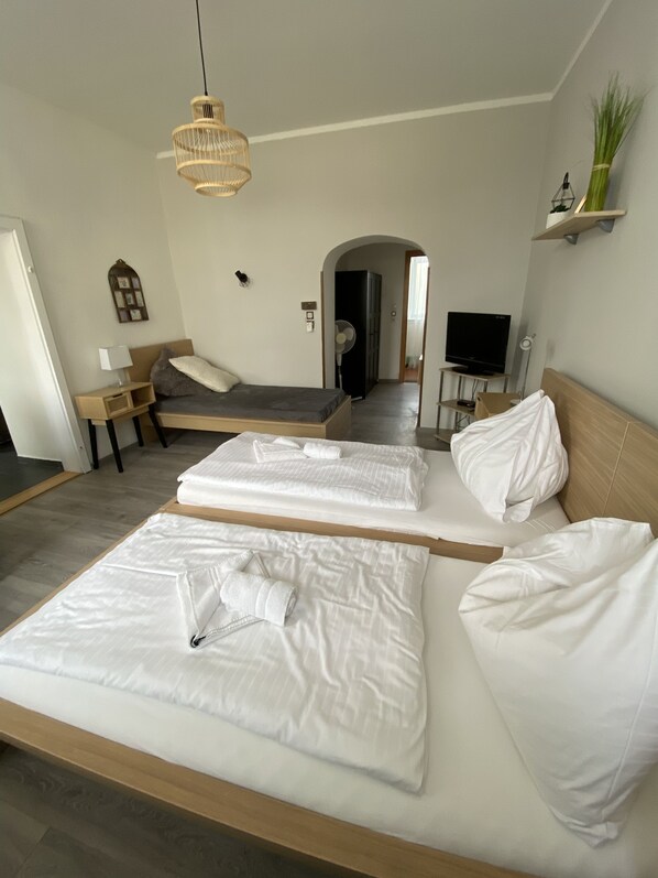 Apartment, 2 Bedrooms (Nr. 2) | Desk, laptop workspace, free cribs/infant beds, free WiFi