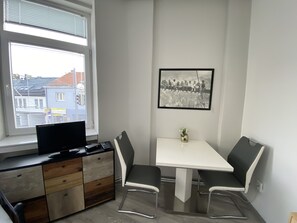 Apartment, 2 Bedrooms (Nr. 2) | Desk, laptop workspace, free cribs/infant beds, free WiFi - Pension Lizzi (Vienna)