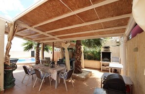 Outdoor dining - Villa with private pool  (Torrevieja)