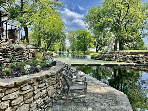 Lakefront Guest Ranch Retreat w/Kayaks/Fishing/Pools/RecCourt/FarmAnimals