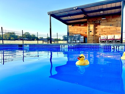 Lakefront Guest Ranch Retreat w/Kayaks/Fishing/Pools/RecCourt/FarmAnimals