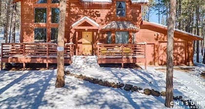 Great house two miles to the ski lift and closer yet to the golf course.