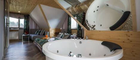 Superior Studio Suite, Jetted Tub, Mountain View | Blackout curtains, free WiFi, bed sheets