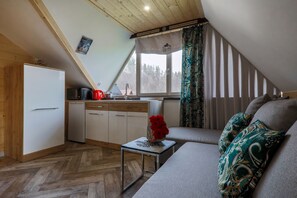2 bedrooms, blackout drapes, free WiFi, bed sheets