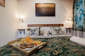 Comfort Double Room, Private Bathroom | Blackout drapes, free WiFi, bed sheets