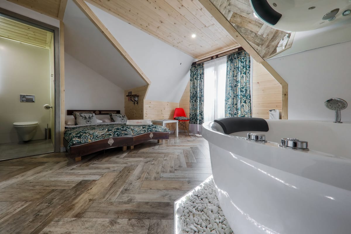 Romantic Room, 1 Queen Bed, Jetted Tub