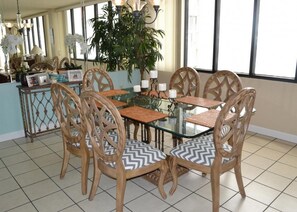 Standard Condo, 3 Bedrooms | Dining