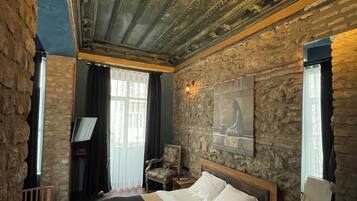 Signature Triple Room | Frette Italian sheets, premium bedding, down duvets, Select Comfort beds