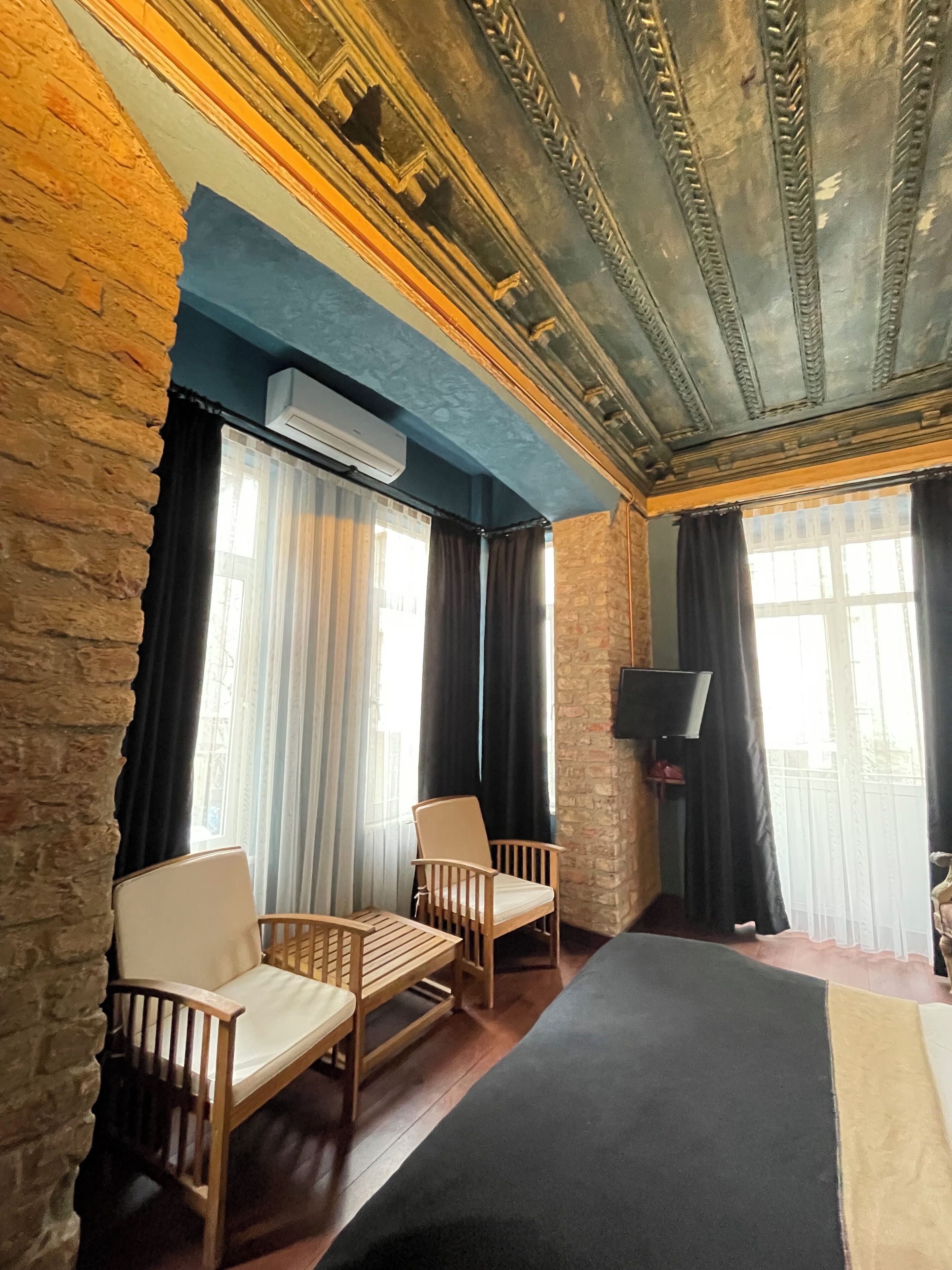 Signature Triple Room | Living area | LED TV, Netflix, streaming services