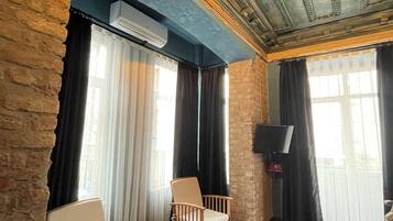 Signature Triple Room | Living area | LED TV, Netflix, streaming services