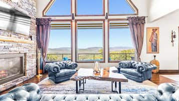 Smart TV, fireplace, stereo