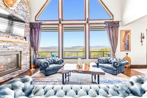 New Luxurious Mountain Paradise. Best Views!!! Hot Tub, AC, Waterville Estates