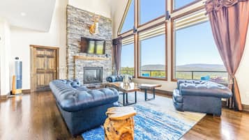 Smart TV, fireplace, stereo