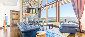 New Luxurious Mountain Paradise. Best Views!!! Hot Tub, AC, Waterville Estates