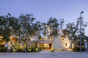 Façade de l’hébergement - soirée/nuit