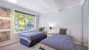 2 bedrooms, iron/ironing board, free WiFi