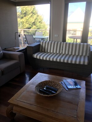 Smart TV - Harbour Views - Stunning Sea and Otway Ranges Views (Apollo Bay)