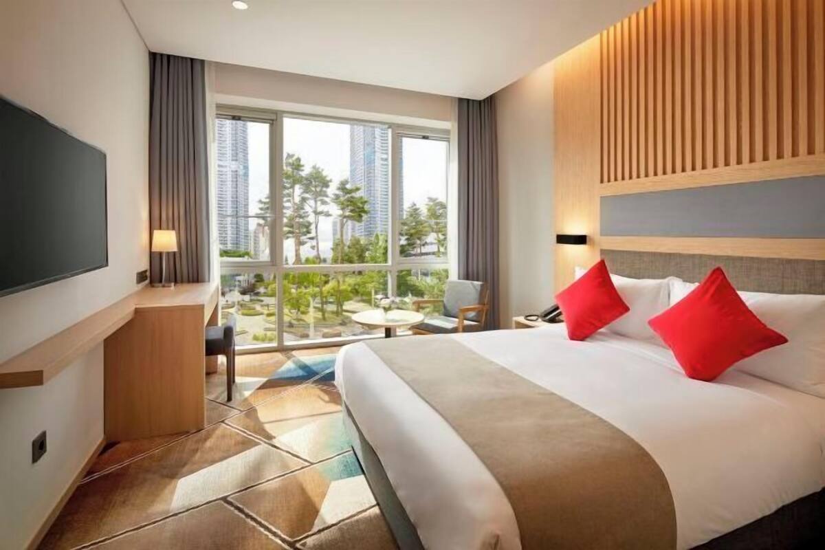 Down duvets, memory-foam beds, in-room safe, desk