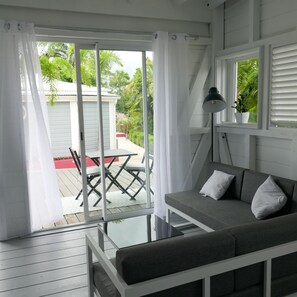 Living area - L'AMALI, wooden bungalow between sea and mountains (SAINTE-ROSE)