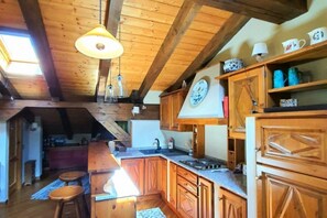 Fridge, microwave, oven, stovetop - La Maison des Alpes, Appartamento con Vista e Comodo Agli Impianti (la thuile)