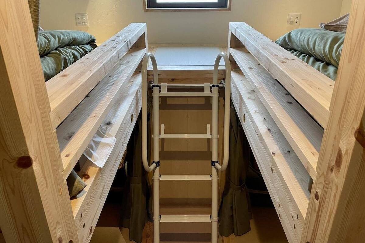 Habitación cuádruple estándar | Wifi gratis y ropa de cama